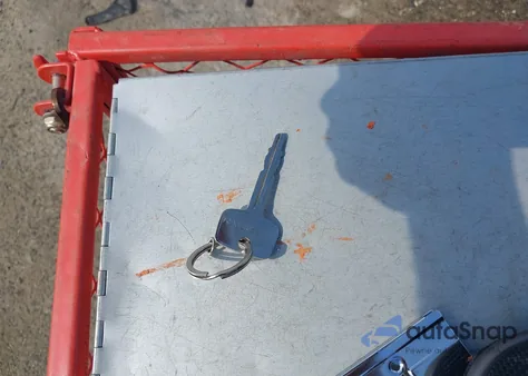 2001 Toyota Avalon Xl z USA, uszkodzony, nr VIN 4T1BF28B01U162595